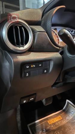 نيسان فيرسا